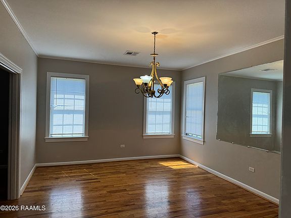 4th image of 118 W Lawrence St