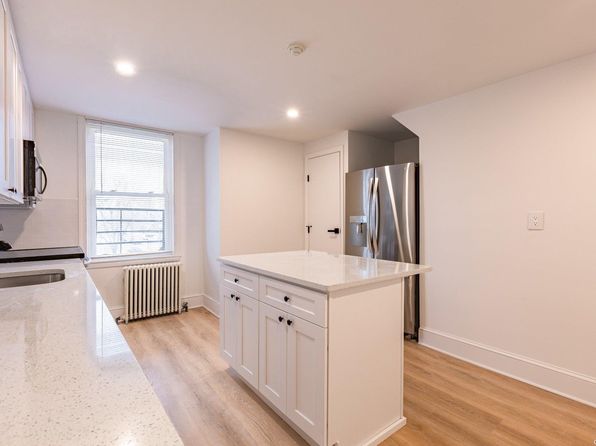 19 Bellport Ln #1