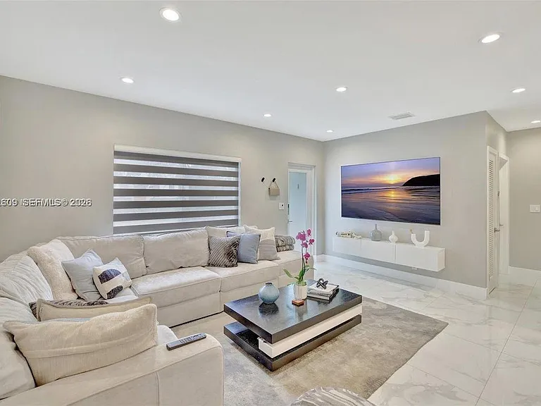 828 SW 15th St — Photo 4