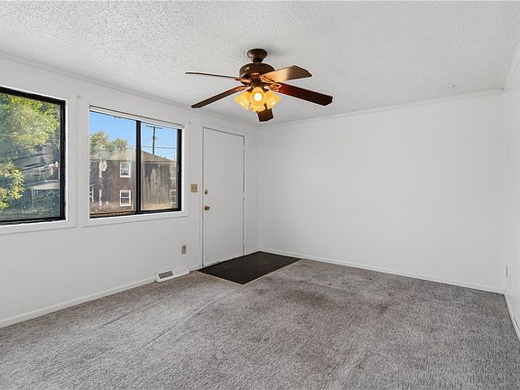 5th image of 2043 Prospect Ave