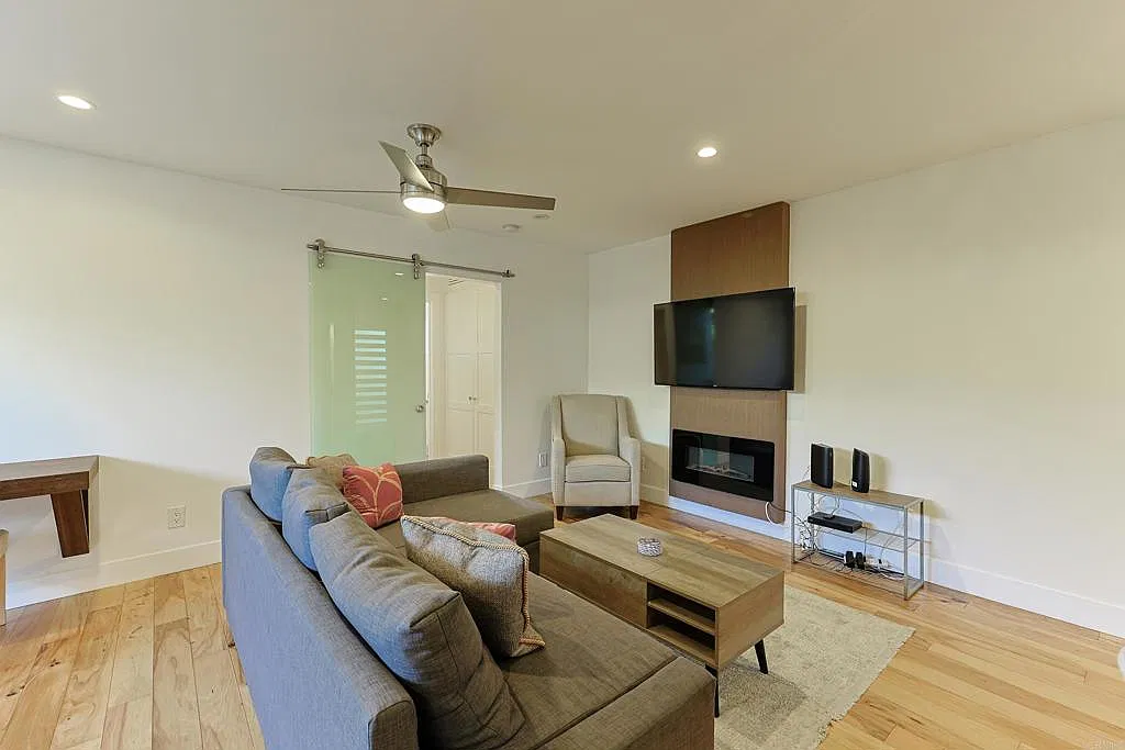 1 bed, 1.0 bath, 500 sqft, $3,200 — Photo 3
