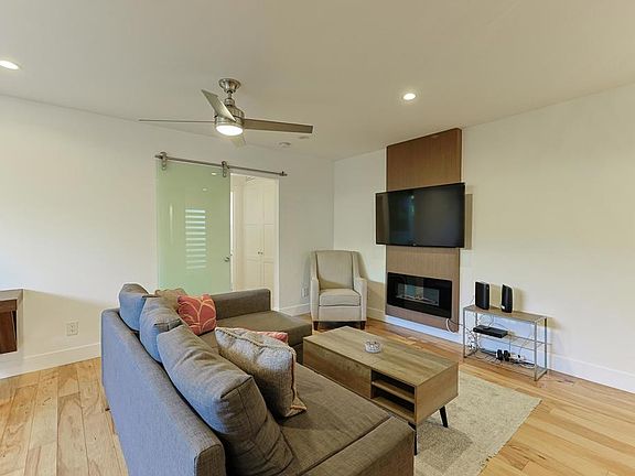 3rd image of 455 Orange Ave APT B