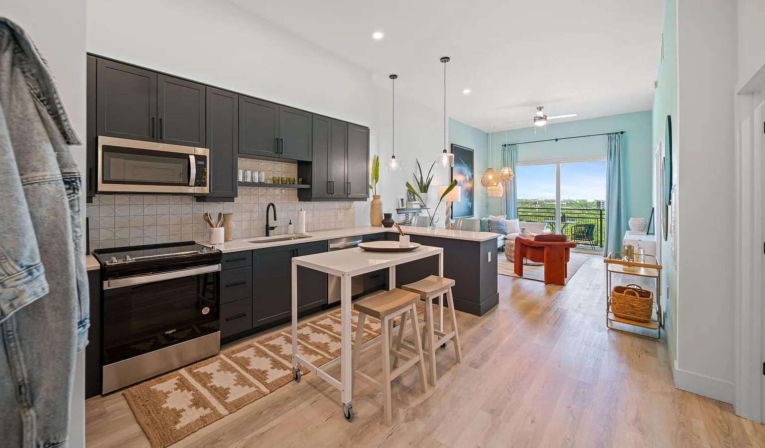 1 bed, 550 sqft, $1,969 — Photo 1