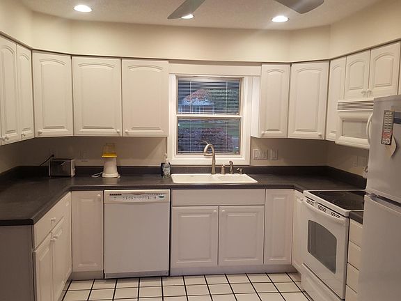 Kitchen with ceiling fan