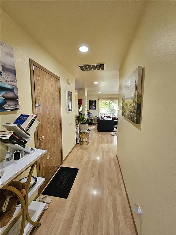 3 bed, 2.5 bath, 1498 sqft, $2,965 — Photo 3