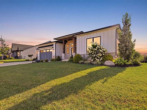 2nd image of 9338 Rochelle Ln