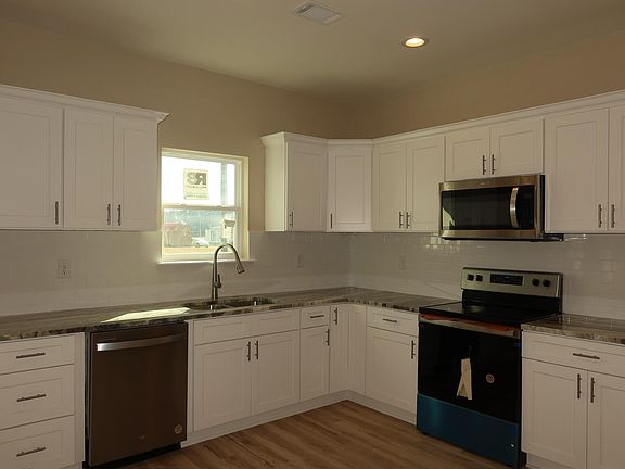 3rd image of 192 Avocada Dr