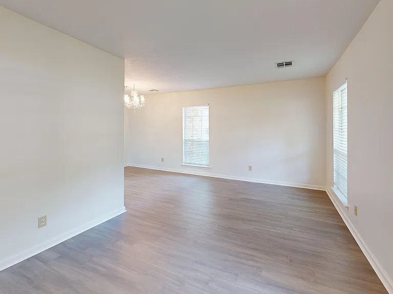 1212 Hillman St — Photo 4