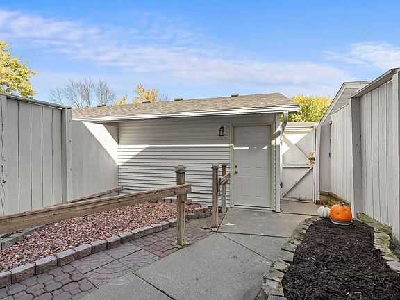 2nd image of 6612 Gretchen Ln N