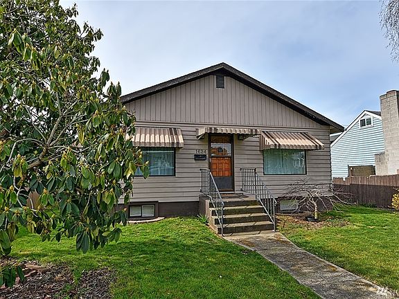 This fabulous home lies in the best location to shopping, Everett Community College, restaurants, I-5 and so much more!