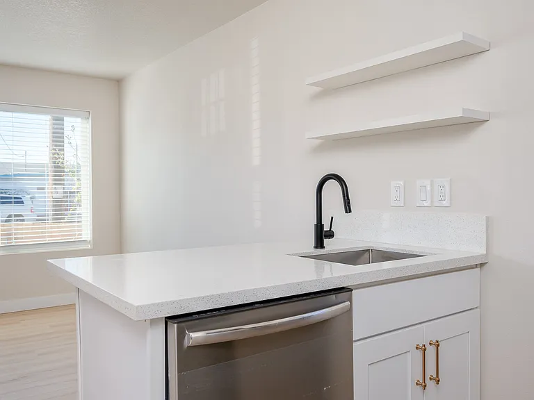 7416 N Albina Ave — Photo 8