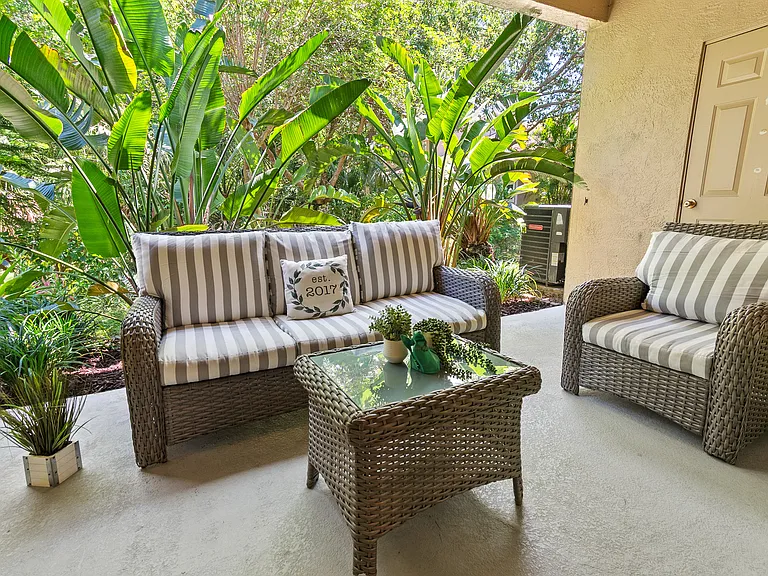 512 Spring Lake Cir — Photo 42