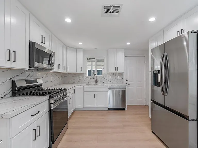 1206 Tamarind Ave — Photo 17