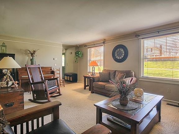 4th image of 8373 Knollwood Dr