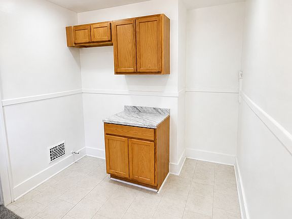 4th image of 5627 Brandon St #2