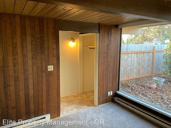 4th image of 945 NW Grant Ave #9346405