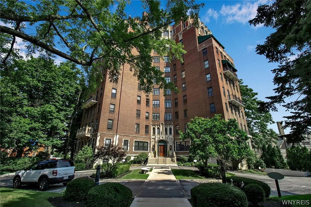 1 bed, 1.5 bath, 1019 sqft, $2,000 — Photo 1