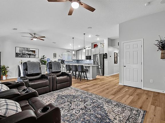 3rd image of 7 Signet Ct