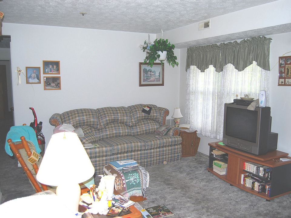 Spacious Living Room