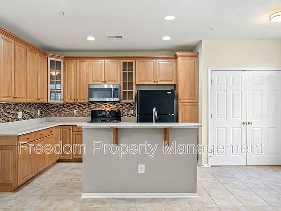 4th image of 9530 Walker Way