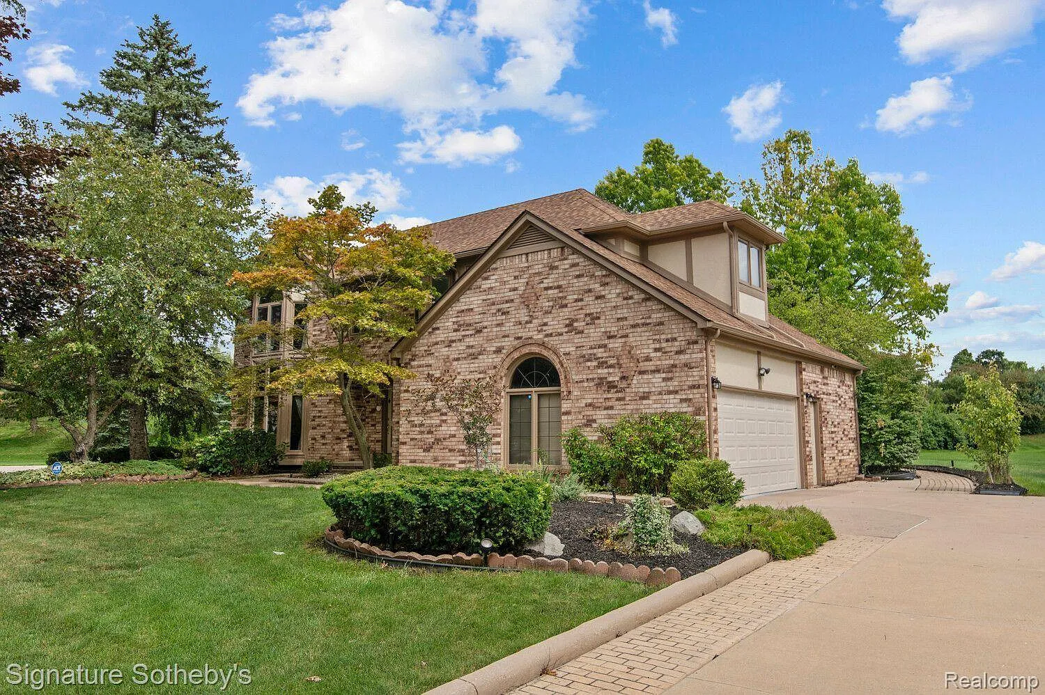 4720 Pier Dr photo 1