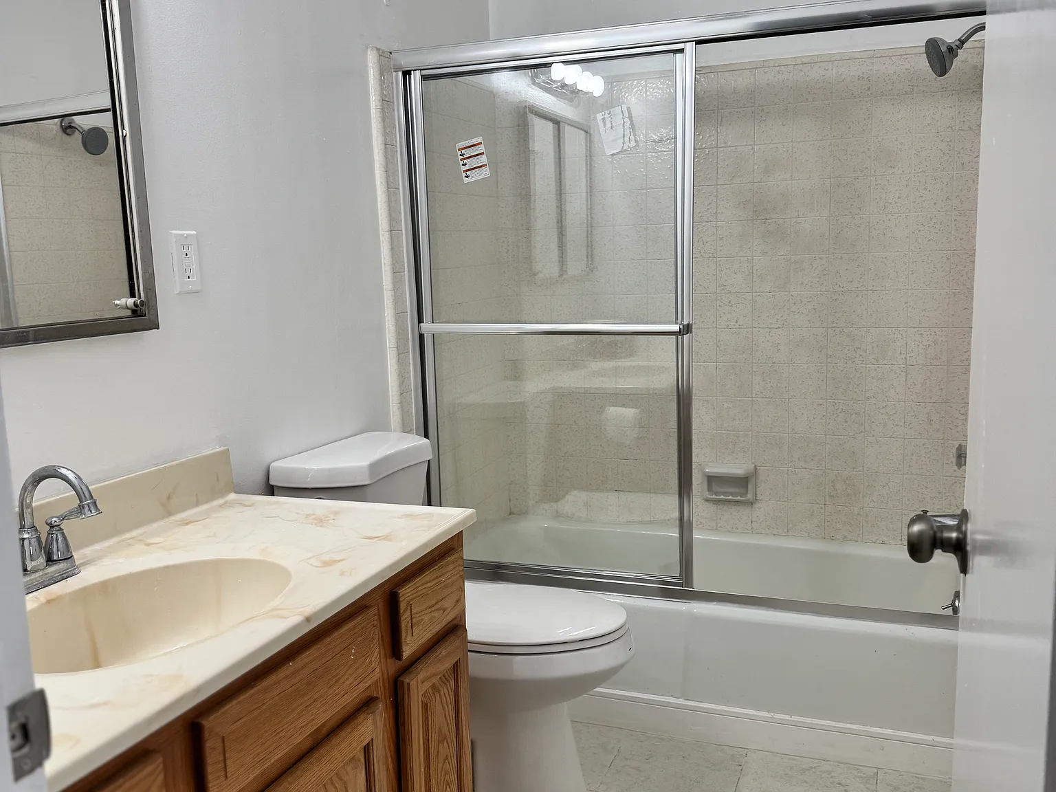 2 bed, 1.5 bath, 950 sqft, $2,395 — Photo 2
