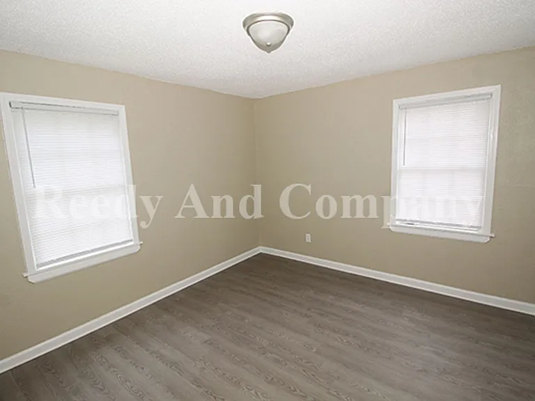 93 Eastview Dr — Photo 11