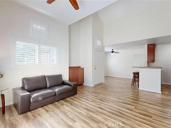 24420 Flaxwood Ln Unit 204, Santa Clarita, CA 91321