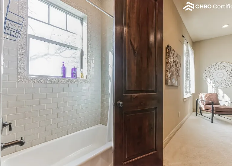 upstairs bath/ shower combo in shared bathroom