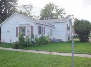 207 Broadway Ave, Steele, ND 58482