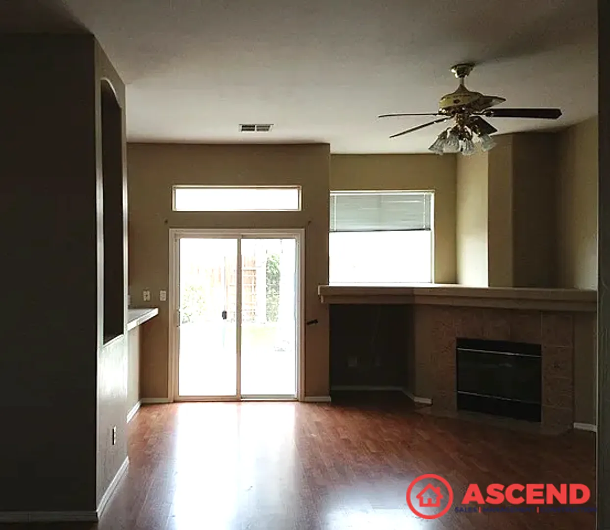 Spacious 4-Bedroom, 2-Bath Bakersfield Home with Pool & 3-Car Garage 93313 — Photo 2