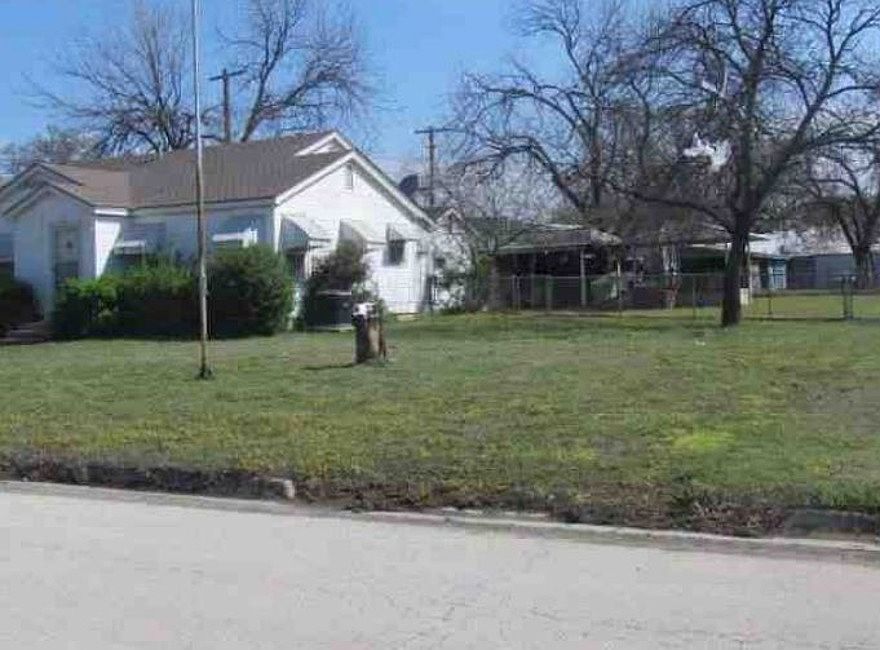 2nd image of 301 Henrietta St