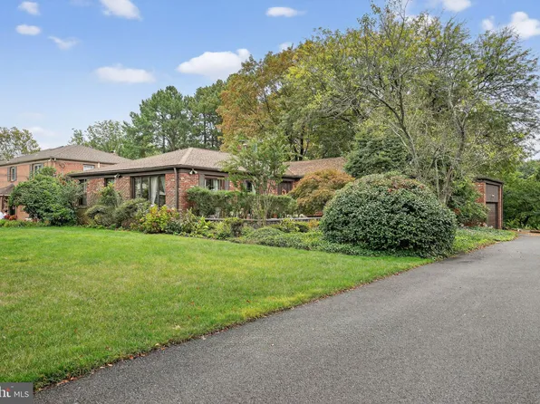1805 Country Club Dr, Cherry Hill, NJ 08003