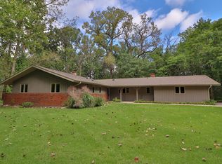 2800 Riverwoods Rd, Riverwoods, IL 60015