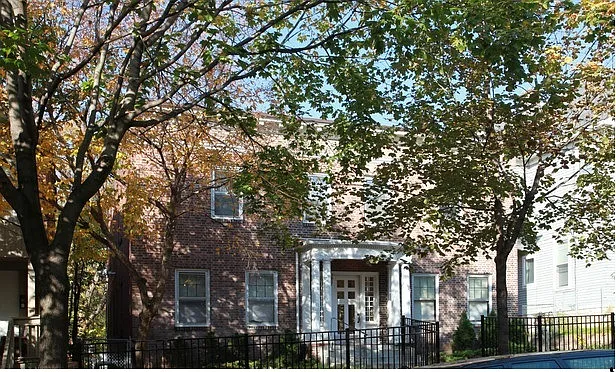 Eat Street Brownstones — Photo 1
