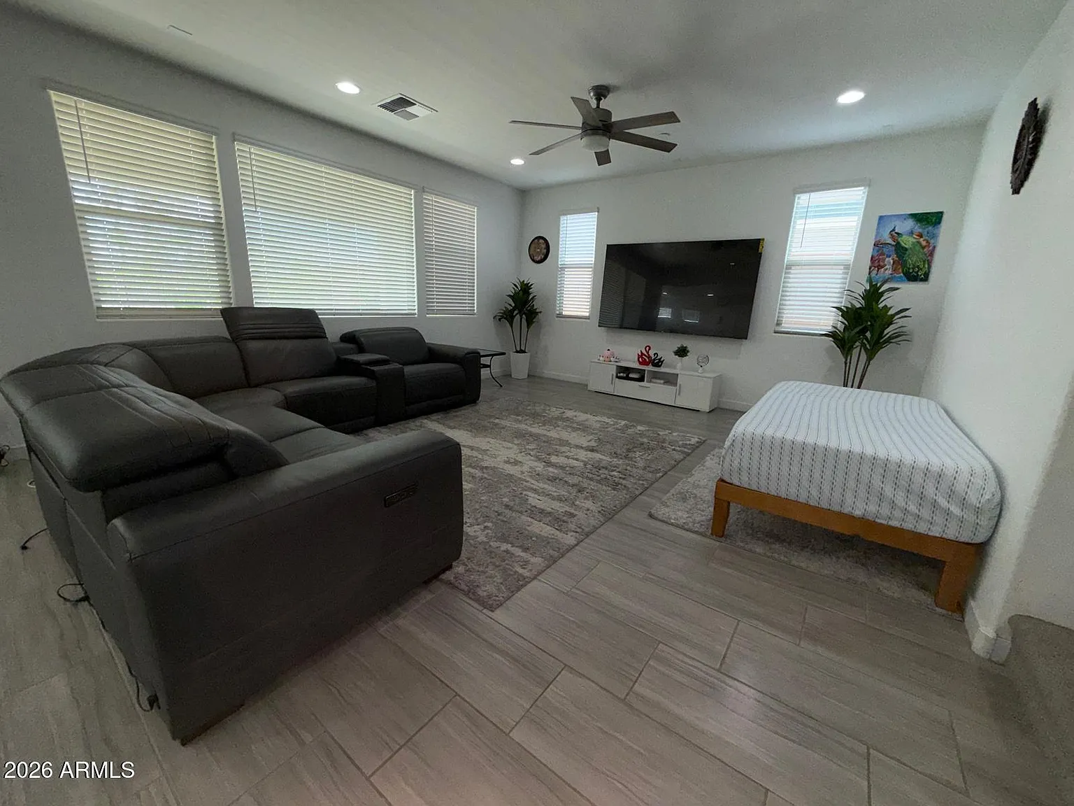 5 bed, 4.0 bath, 3268 sqft, $2,995 — Photo 3