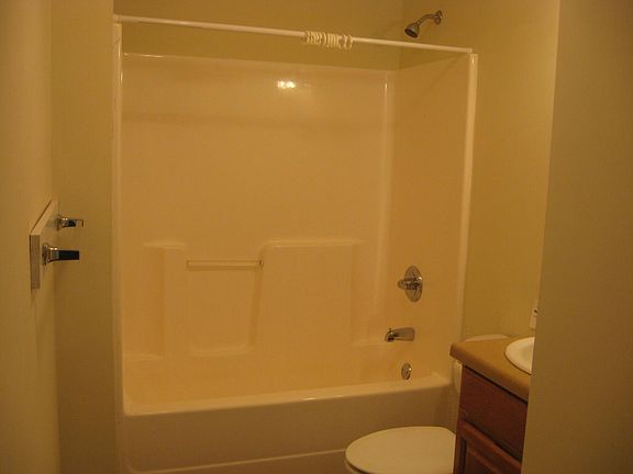 4th image of 15 Cottage Ln