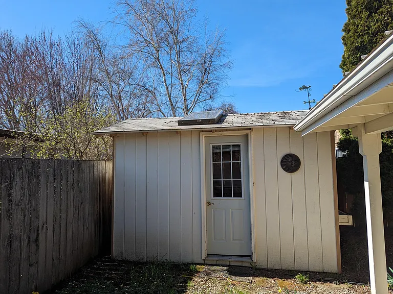 815 Sieverkropp Dr — Photo 36