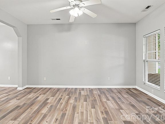 5th image of 1011 Laparc Ln