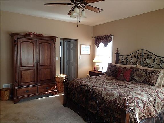 4th image of 213 Patriot Ln