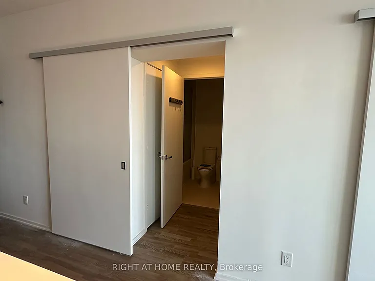 1 Bloor St E #3205 — Photo 4
