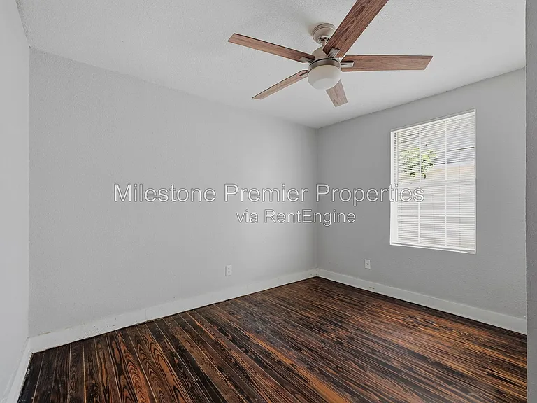 215 W Walker St — Photo 14