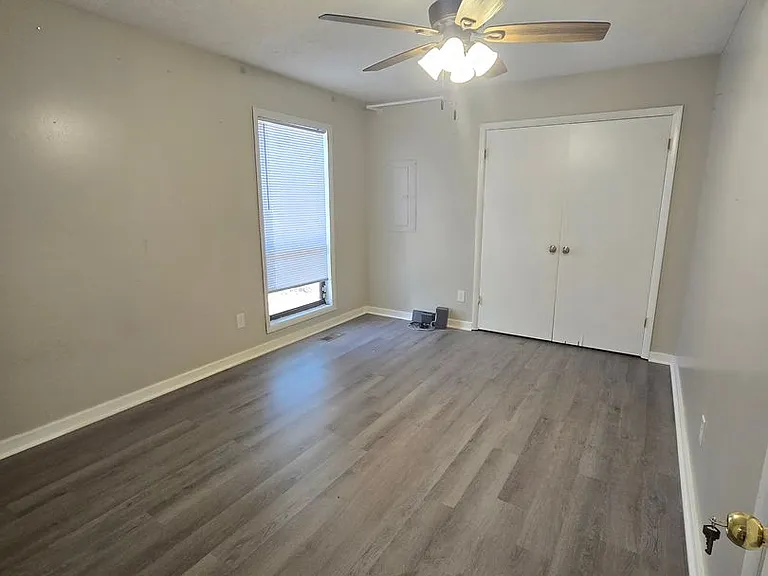 6484 Kelmscot Ct — Photo 10