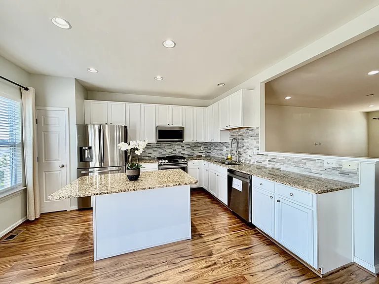 419 Jacobsen Dr — Photo 9