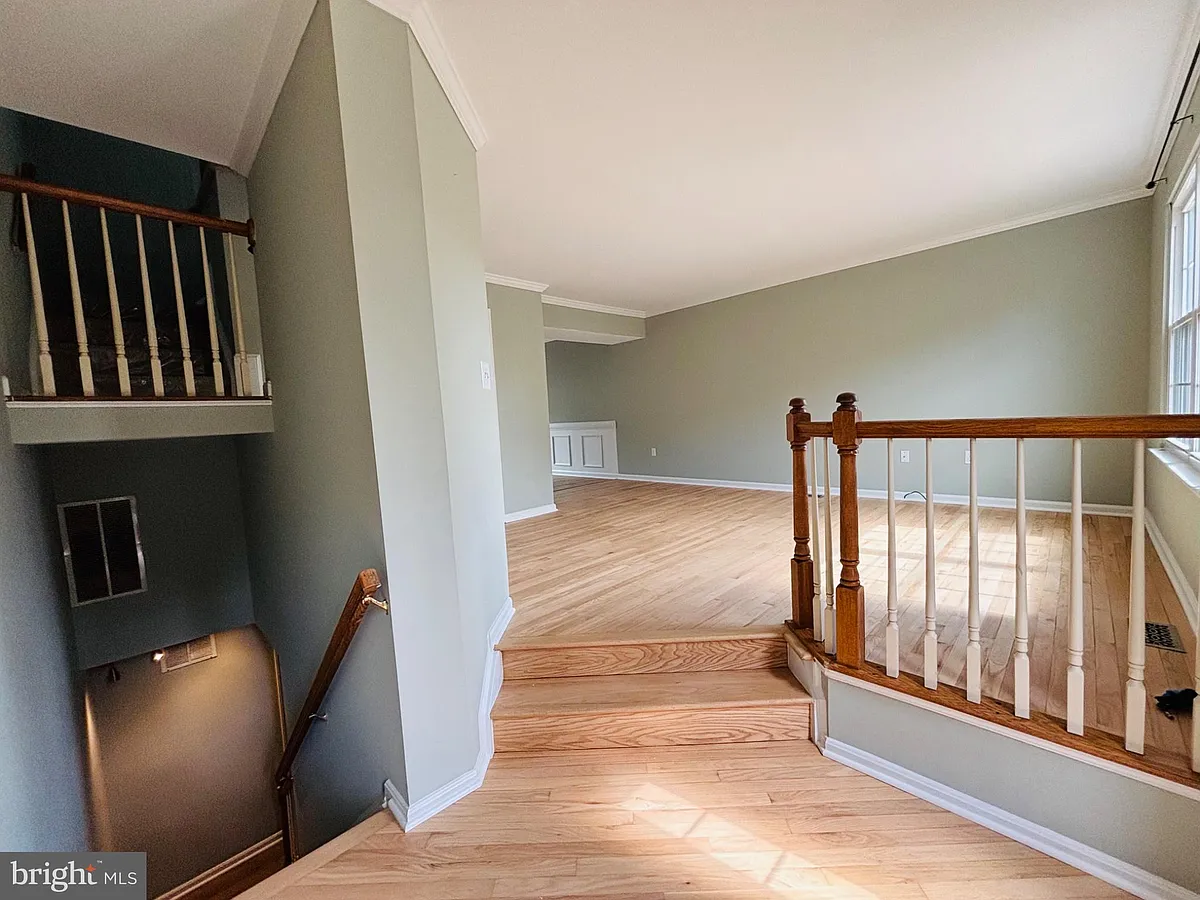Building Photo - 109 Barrows Ct