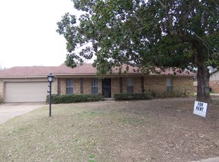 109 Rosewood Dr, Palestine, TX 75801