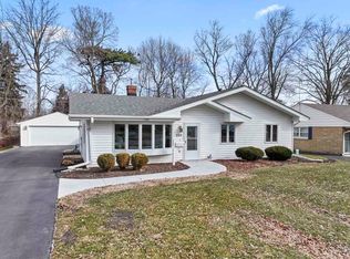 460 E Broadway Ave, Crystal Lake, IL 60014