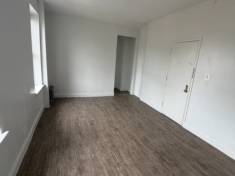 229 E 26th St #3 — Photo 5
