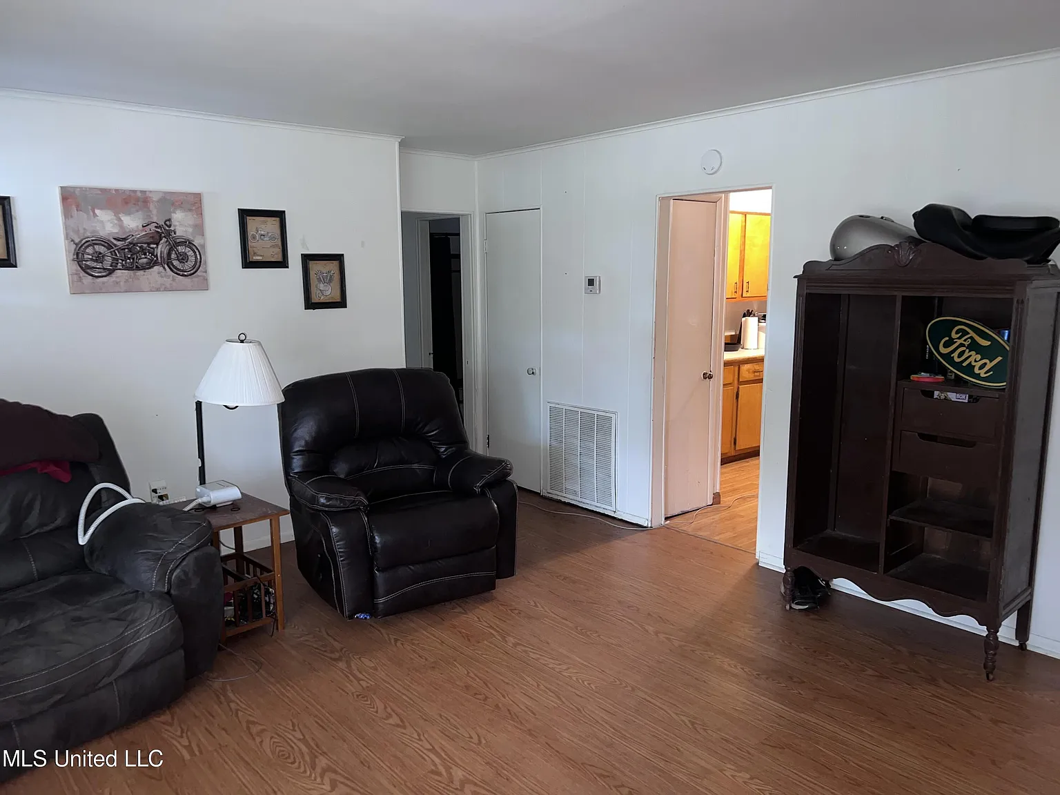 3 bed, 1.5 bath, 1590 sqft, $1,625 — Photo 3