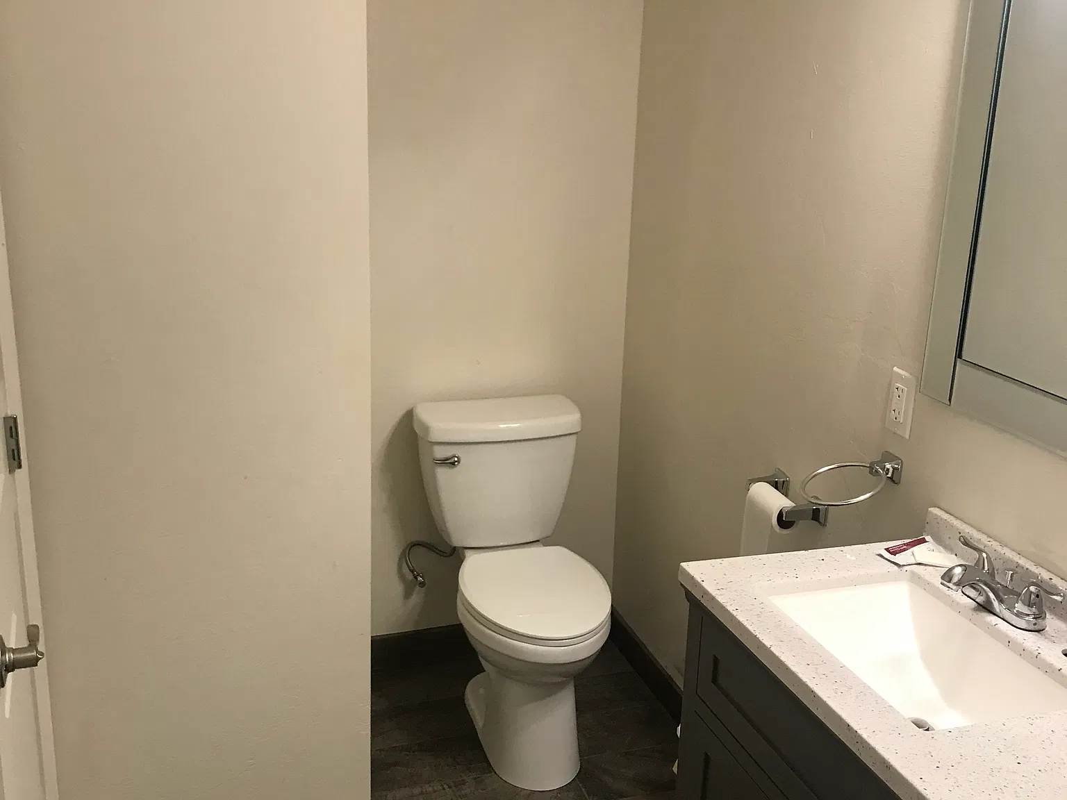 Studio, 400 sqft, $800 — Photo 3